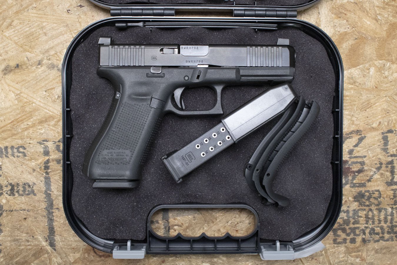 GLOCK 17 Gen5 MOS 9mm Police Trade-In Pistol with Two Magazines (Good Condition)